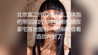  换妻探花两对夫妻KTV唱歌  一人一个埋头交 翘起屁股后入抽插 操完继续唱唱歌