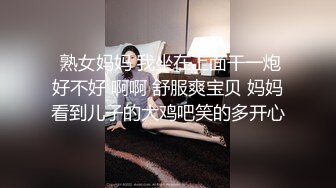 大奶美眉 身材苗条上位骑乘啪啪打桩 被大鸡吧小哥无套输出 大力抽插 奶子哗哗 射了一背 不过瘾自己狂摸淫水直喷