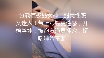 黑丝漂亮少妇 身材苗条 被大哥无套输出 撅着屁屁菊花鲍鱼轮着操 想插哪个洞都行 随便插