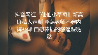 SPA养生馆男技师偷拍女客人全身按摩，半脱下内裤白皙美臀，推屁股揉捏大腿根部，金手指扣穴，搞得太爽浪叫呻吟