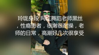 风情熟女镜头前大秀自慰，全程露脸黑丝高跟情趣装诱惑，干净的逼逼淫水不断玩弄大黑牛自慰，高潮喷水刺激