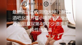 沙发上无套后入翘臀女友