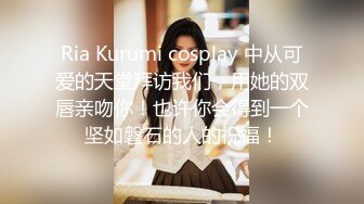 《极品CP魔手外购》美女如云餐饮店大神躲藏女厕逼脸同框偸拍数位小姐姐方便，被一个美女发现翻车了还好没有推门吓尿了