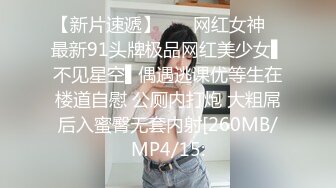 姐妹齐上阵双飞服务,按背乳推舔屌骑乘后入抽插没几下射了