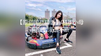 调教少妇喝尿。女：张嘴，乖，奶子是这样漏出来了，这样漏出来可以随时捏着玩，知道吗，我要尿尿宝贝，接着，骚货！！好多尿尿啊