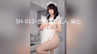 【新速片遞】卡哇伊眼镜美少女！JK装撩起裙子！跪在沙发翘起屁股，小穴还塞着跳蛋，说话嗲嗲娇喘，手指插入扣弄