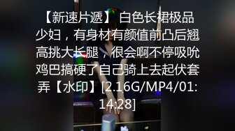 盗站新流水上乐园女卫及更衣室一体全景偸拍多位漂亮妹子嘘嘘和换衣长腿美女月经量有点大塞着内置卫生棒来玩