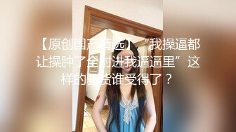 《魔手外购极品厕拍》商业城女厕全景偸拍多位少女少妇熟女方便，后位先拍脸再拍大白屁股，憋尿到极限的良家少妇动作逗死人 (1)